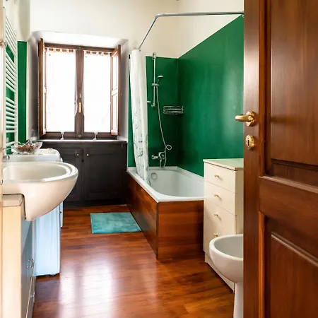 아파트 In Historic Close To The Ducal Castle And Gardens
